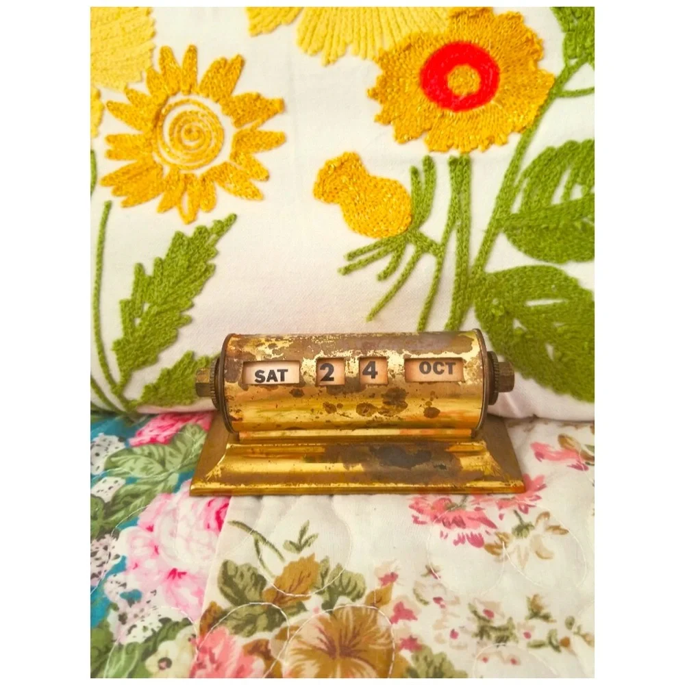 Vintage MCM Brass Metal Perpetual Rolling Day Date Desk Calendar